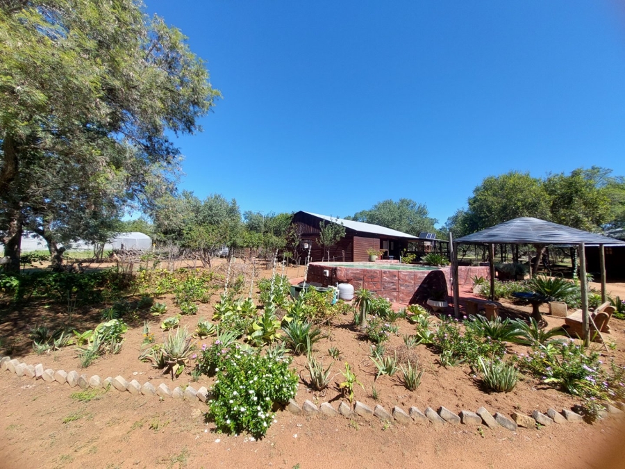 6 Bedroom Property for Sale in Zoutpansdrift North West